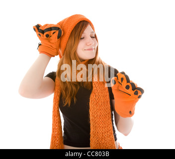 Rote kurzhaarige Mädchen in orange Hut, Schal Stockfoto