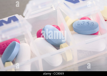 Pille-Container und Pillen Stockfoto
