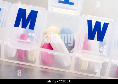 Pille-Container und Pillen Stockfoto
