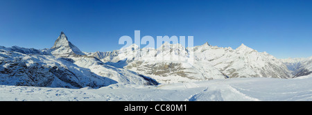 Panoramablick vom Riffelberg mit Matterhorn im Winter, Zermatt, Schweiz Stockfoto