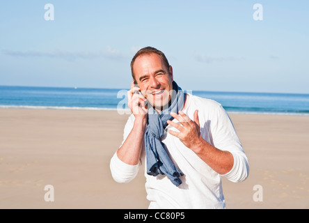 Mann am Strand, Camaret-Sur-Mer, Finistere, Bretagne, Frankreich Stockfoto