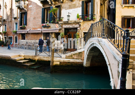 Trattoria Al Ponte A venezianische Café Restaurant auf Calle Larga Stockfoto