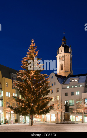 Marktplatz mit Weihnachtsbaum und St. Michael Stadtkirche in den Abend, Jena, Thüringen, Deutschland, Europa Stockfoto