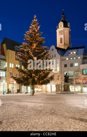 Marktplatz mit Weihnachtsbaum und St. Michael Stadtkirche in den Abend, Jena, Thüringen, Deutschland, Europa Stockfoto