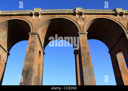 Ouse Valley Viaduct (Balcombe Viadukt) über den Fluss Ouse auf die von London nach Brighton Railway. East Sussex England UK. Stockfoto