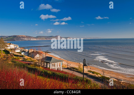 Blick nach Osten von Lyme Regis entlang der Jurassic Coast, Dorset, England, UK Stockfoto