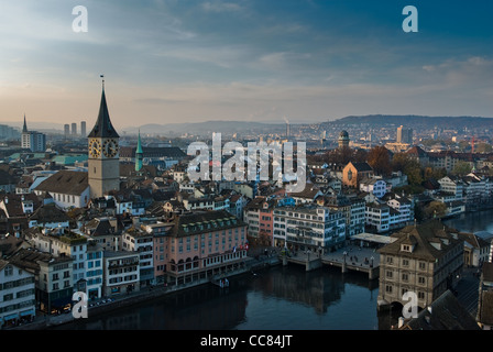 Blick vom Grossmuenster über Zürich, Schweiz. Stockfoto