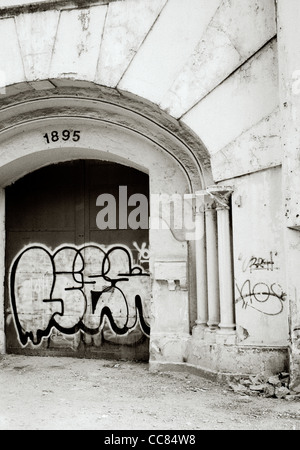 Graffiti Streetart auf dem Pudu Gefängnisgebäude in Kuala Lumpur in Malaysia in Fernost Südostasien. Urbane Kultur Geschichte Reisen Stockfoto