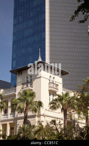 Architektur alt neue Kontrast auf Tel Avivs Rothschild Boulevard Israel Stockfoto