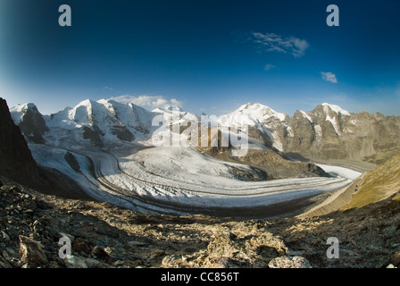 Piz Palü, Bellavista und Piz Bernina Bergkette mit Gorvatsch Gletscher. Blick von der Diavolezza, Engadin, Schweiz. Stockfoto