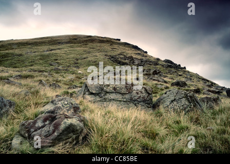 Blickrichtung Kinder Hochebene aus der Wanderweg, der in der Nähe von Hayfield beginnt. Peak-District-Nationalpark, Drbyshire, engla Stockfoto