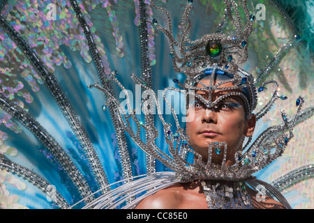 Männliche brasilianische Samba-Tänzer bei Notting Hill Carnival Stockfoto