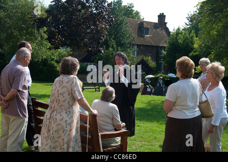 St.-Peter Dörfer-Tour. Eine ausgezeichnete Zeit Tour rund um das Dorf von kostümierten Figuren. Broadstairs, Kent. England. VEREINIGTES KÖNIGREICH. Stockfoto