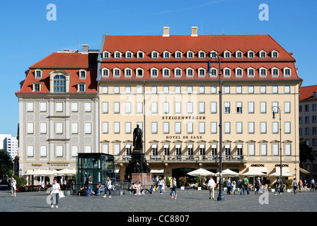 Quadratische Neumarkt in Dresden mit dem Hotel de Saxe. Stockfoto