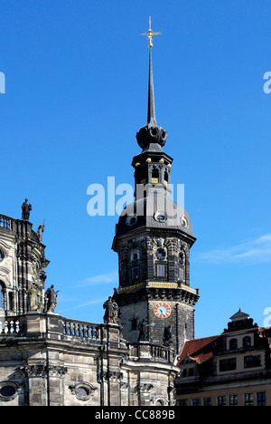 Wohnburg der Könige von Sachsen in Dresden mit der Hausmannsturm. Stockfoto