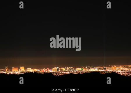Fernblick über Las Vegas Skyline bei Nacht zeigt des Streifens Stockfoto