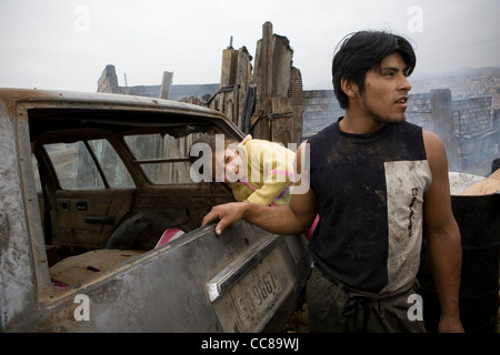 Ein Hausbesetzer Familie in den Slums von Lima, Peru, Südamerika. Stockfoto