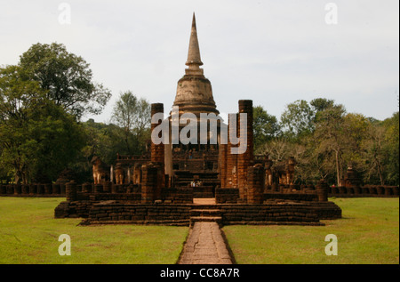 Die "Wat Chang Lom' Tempel in der "Ich" Satchanalai Historical Park. Sukothai, Thailand.