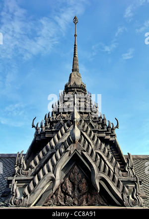 Detail der Metall Mondop (Turm) bei Loha Prasat am Wat Ratchanadda | Bangkok Stockfoto