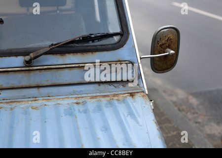 Rusty Auto Citroen 2cv Stockfoto