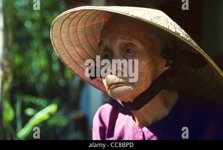 Porträt Frau tragen Kuli Hut Mekong Delta Vietnam Stockfoto