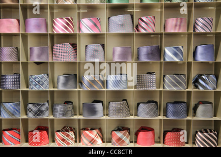 Display zu binden. Galeria Krakowska, das größte Einkaufszentrum in Krakau, Polen Stockfoto