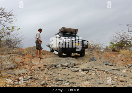 Verwaltung von Steinen und Felsen auf der "van Zyl" Pass von 4 x 4 Fahrzeug.  Kaokoland, Namibia. Stockfoto