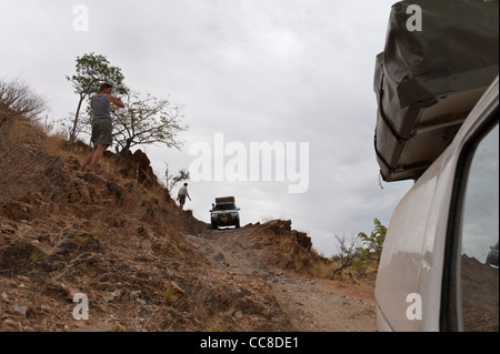 Verwaltung von Steinen und Felsen auf der "van Zyl" Pass von 4 x 4 Fahrzeug.  Kaokoland, Namibia. Stockfoto