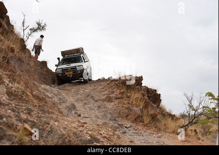 Verwaltung von Steinen und Felsen auf der "van Zyl" Pass von 4 x 4 Fahrzeug.  Kaokoland, Namibia. Stockfoto