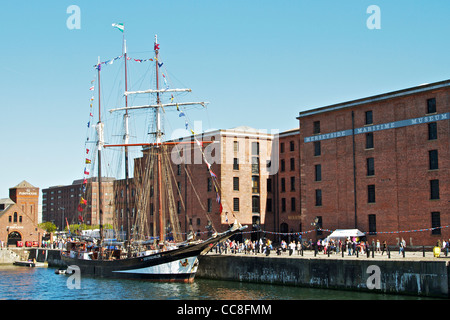 Historisches Segelschiff vor Anker OOSTERSCHILDE in Canning Dock, Liverpool, Stockfoto