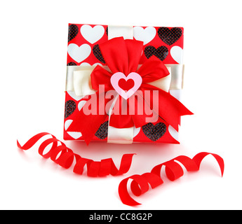 Roten romantische Geschenk-Box mit Herz isoliert auf weißem Hintergrund, Konzeptbild von Liebe & Feier Stockfoto
