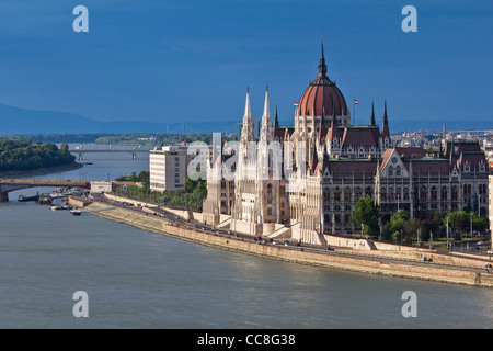 Das Parlamentsgebäude (Ungarisch: Országház) von der Burg Stockfoto