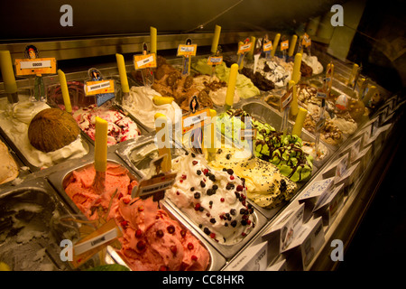 Genießen Sie italienisches Eis Stockfoto