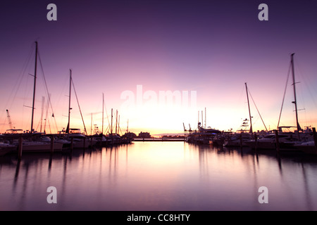 Miami Beach Segelschiffe in Lavendel Twilight Stockfoto