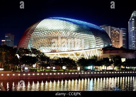 Esplanade Theater an der Bucht, an der Küste von Singapurs Bucht, speziell dafür gebauten als Konzerthalle und Theater Stockfoto