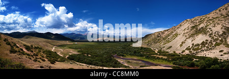 Tal Bergpanorama im Tien-Shan-Gebirge, Kasachstan Stockfoto