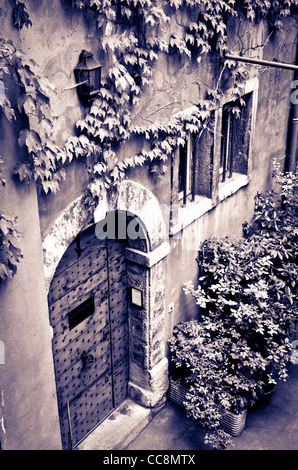 Hof an der langen Traboule in Altstadt Vieux Lyon, Frankreich (UNESCO-Weltkulturerbe) Stockfoto