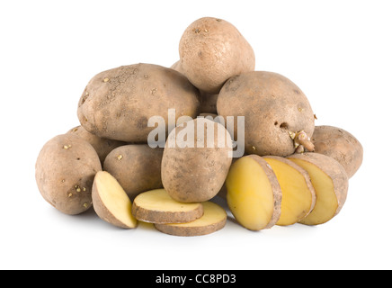 Haufen Kartoffeln isoliert auf weißem Hintergrund Stockfoto