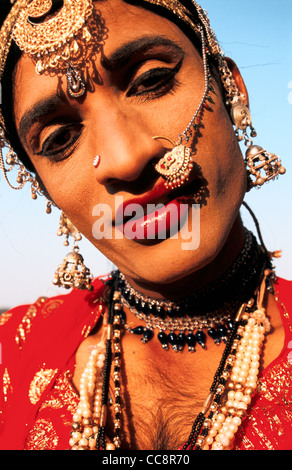 Ein Komiker, gekleidet wie eine Frau (Indien) Stockfoto