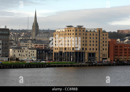 Katholische Kathedrale St. Eugene und das Stadthotel, Londonderry, Nordirland, Vereinigtes Königreich Stockfoto