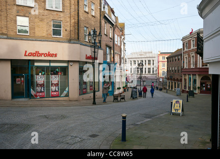 Straßenszene von Rendezvous Street Folkestone Kent UK Stockfoto