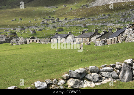 Verlassene Steinhäuser von The Village auf der Insel Hirta, St Kilda, Schottland Stockfoto