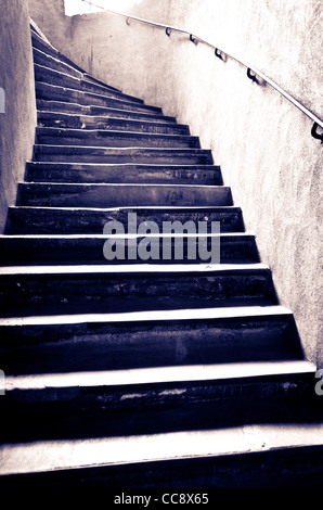 Treppe an der langen Traboule in Altstadt Vieux Lyon, Frankreich (UNESCO-Weltkulturerbe) Stockfoto