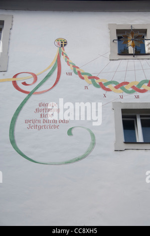 Deutschland, Bayern, Passau. historischen Sonnenuhr an der Wand gemalt. Stockfoto