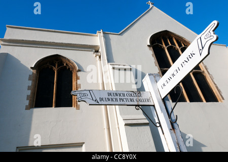 Ein Wegweiser in Dulwich Punkte zu lokalen Sehenswürdigkeiten. Stockfoto