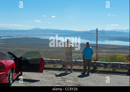 Mono Lake wie von California State Route 120 gesehen. Kalifornien. USA Stockfoto