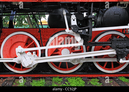 Rad der alten Lokomotive auf stop Stockfoto