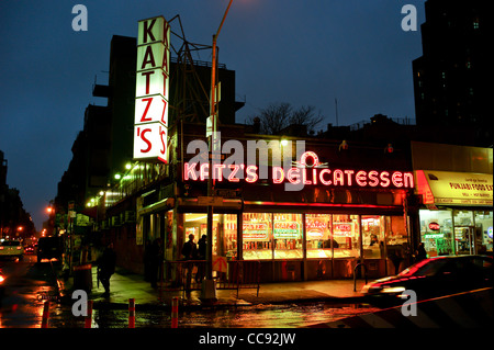 Katzs berühmte Delikatessengeschäft in der unteren East Side von New York City, USA. Stockfoto