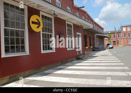 Eines der ehemaligen Fabrikgebäuden, die jetzt Teil des Komplexes Gehäuse Massachusetts Museum of Contemporary Art Stockfoto