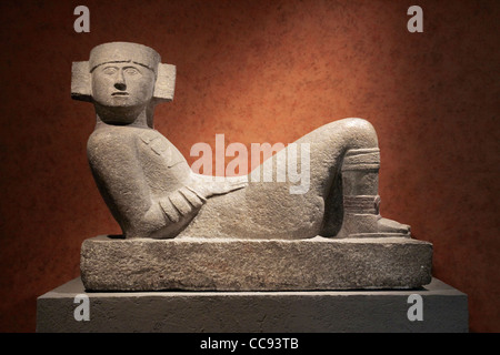 Statue des Maya-Chacmools, die möglicherweise die getöteten Krieger im Museo Nacional de Antropología symbolisiert. Federal District, Mexiko. Mexiko Stockfoto